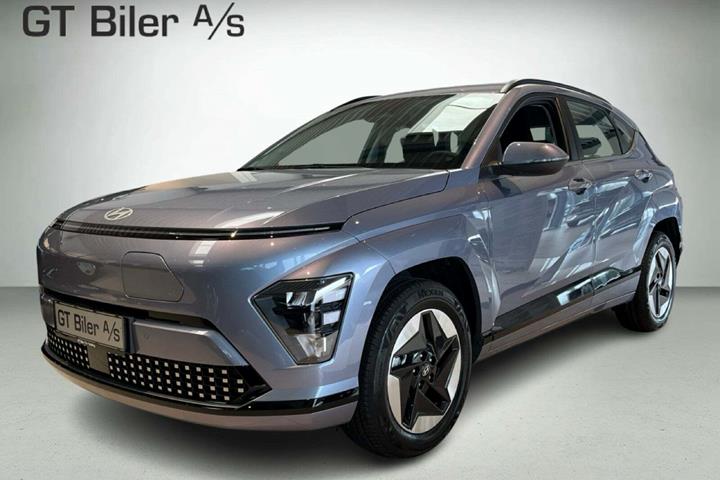 Blå Hyundai Kona fra 2025 set udefra