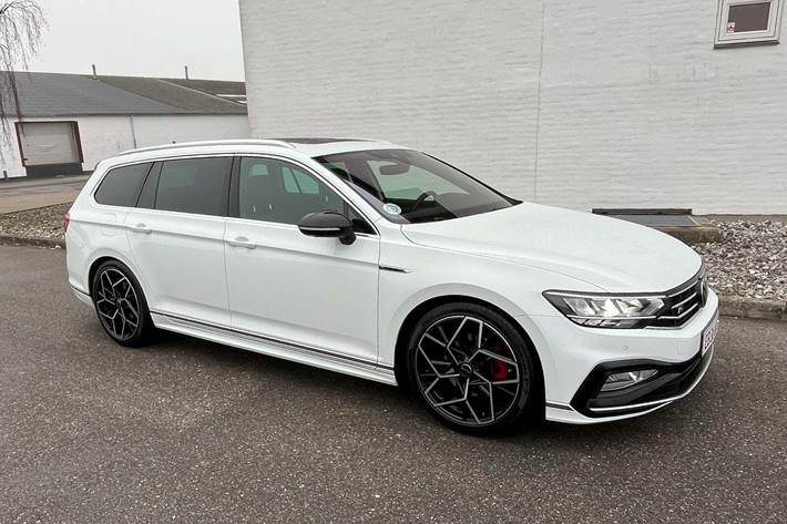 Hvid VW Passat fra 2021