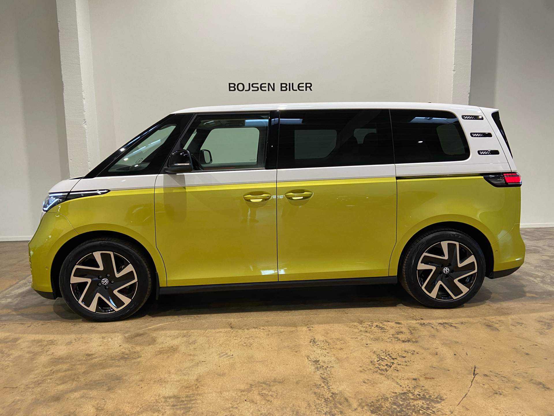 Gul VW ID.Buzz fra 2023