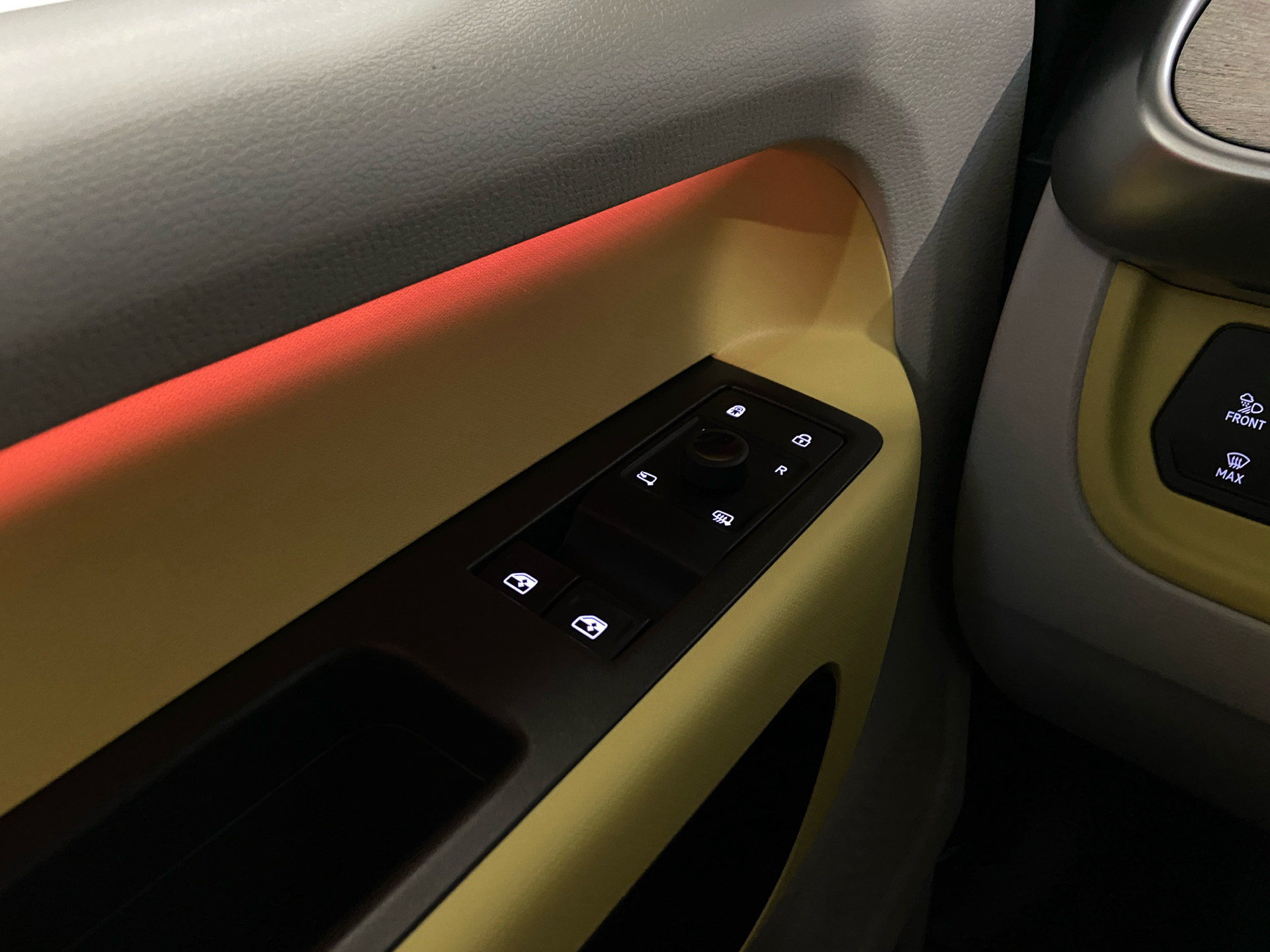 Gul VW ID.Buzz fra 2023