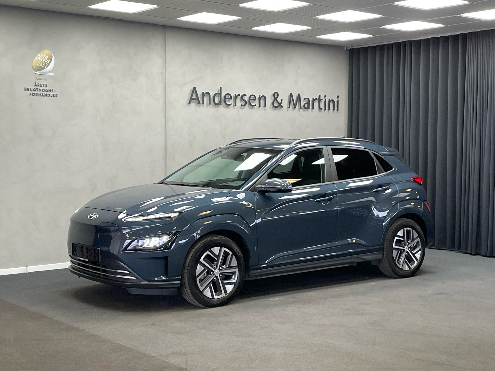 Blå Hyundai Kona fra 2022