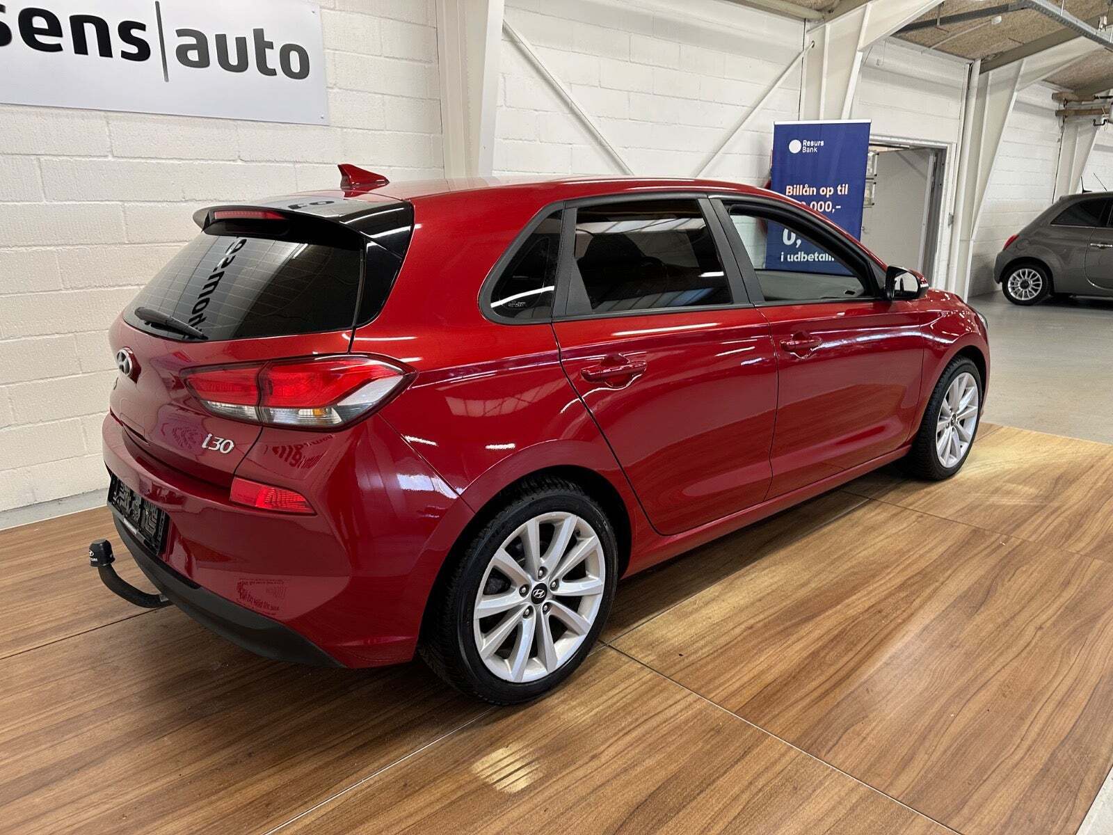 Rød Hyundai i30 fra 2017