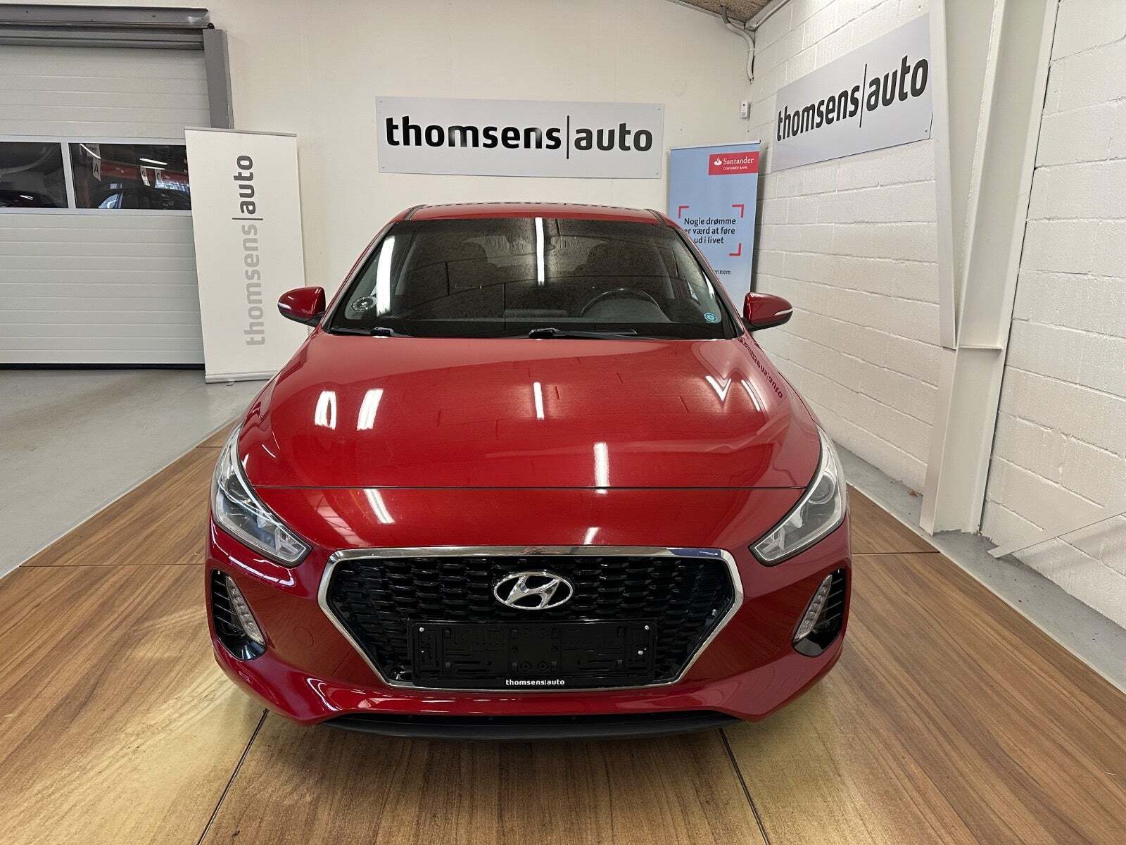 Rød Hyundai i30 fra 2017