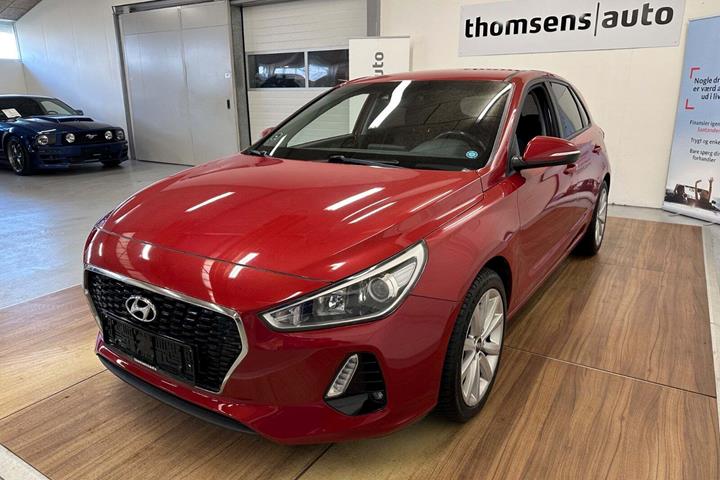 Rød Hyundai i30 fra 2017