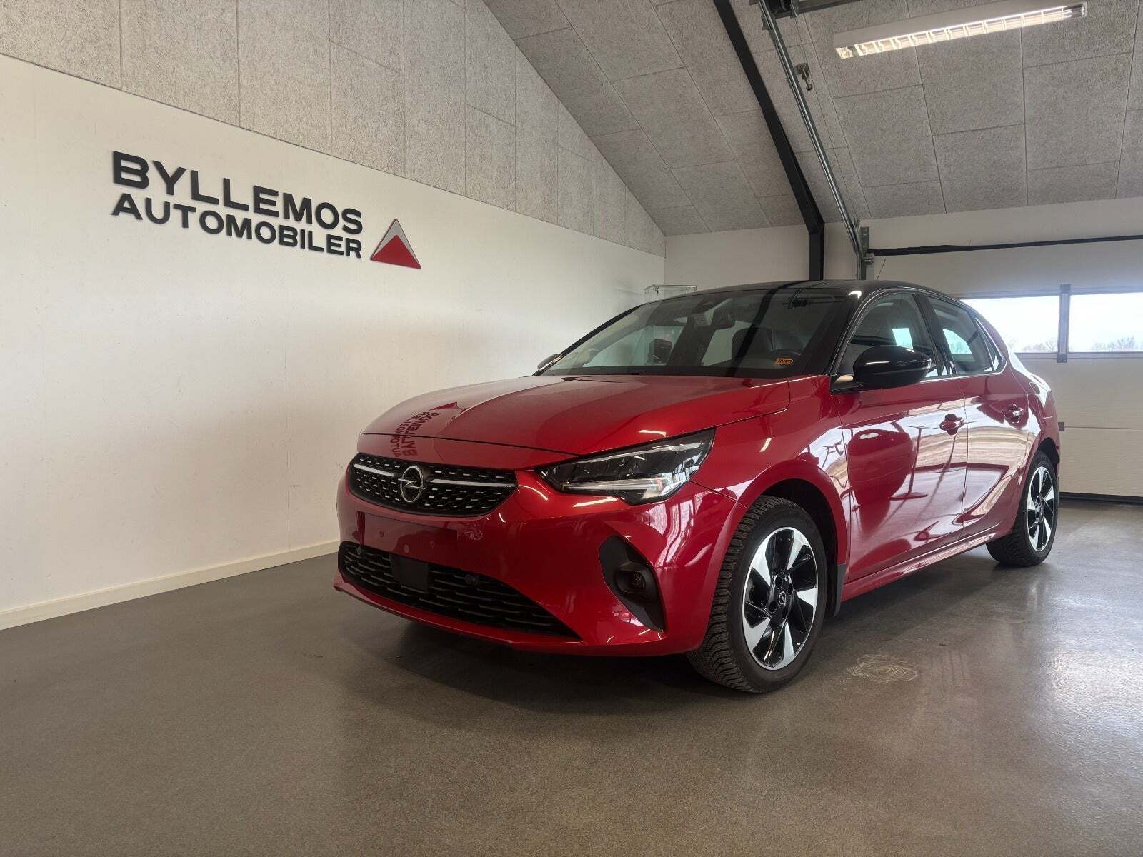 Rød Opel Corsa-e fra 2020 set udefra