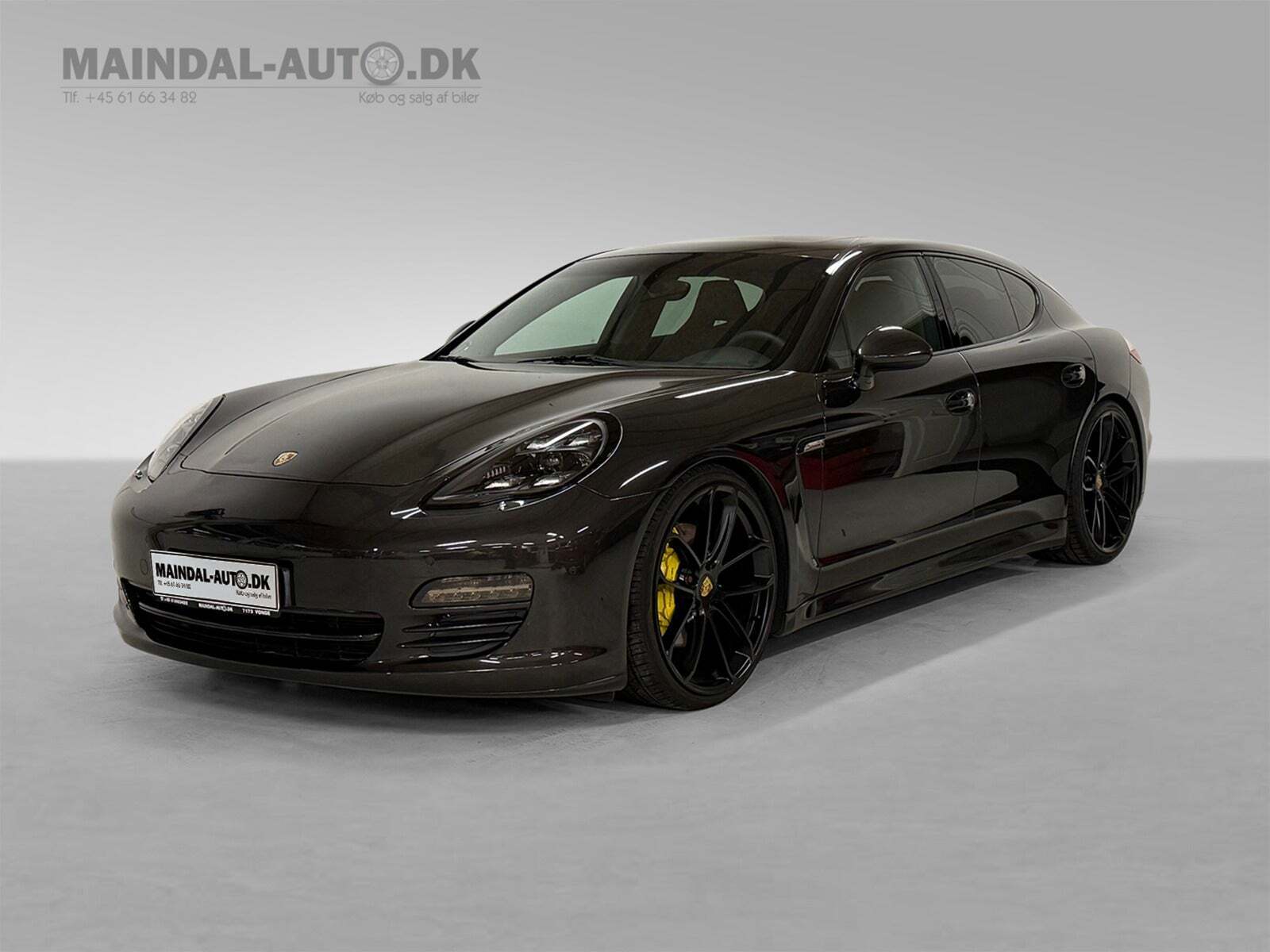 Gul Porsche Panamera S fra 2010