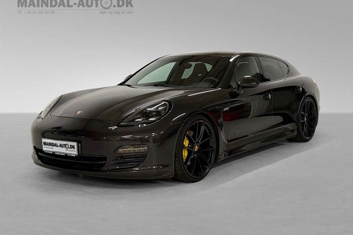 Gul Porsche Panamera S fra 2010