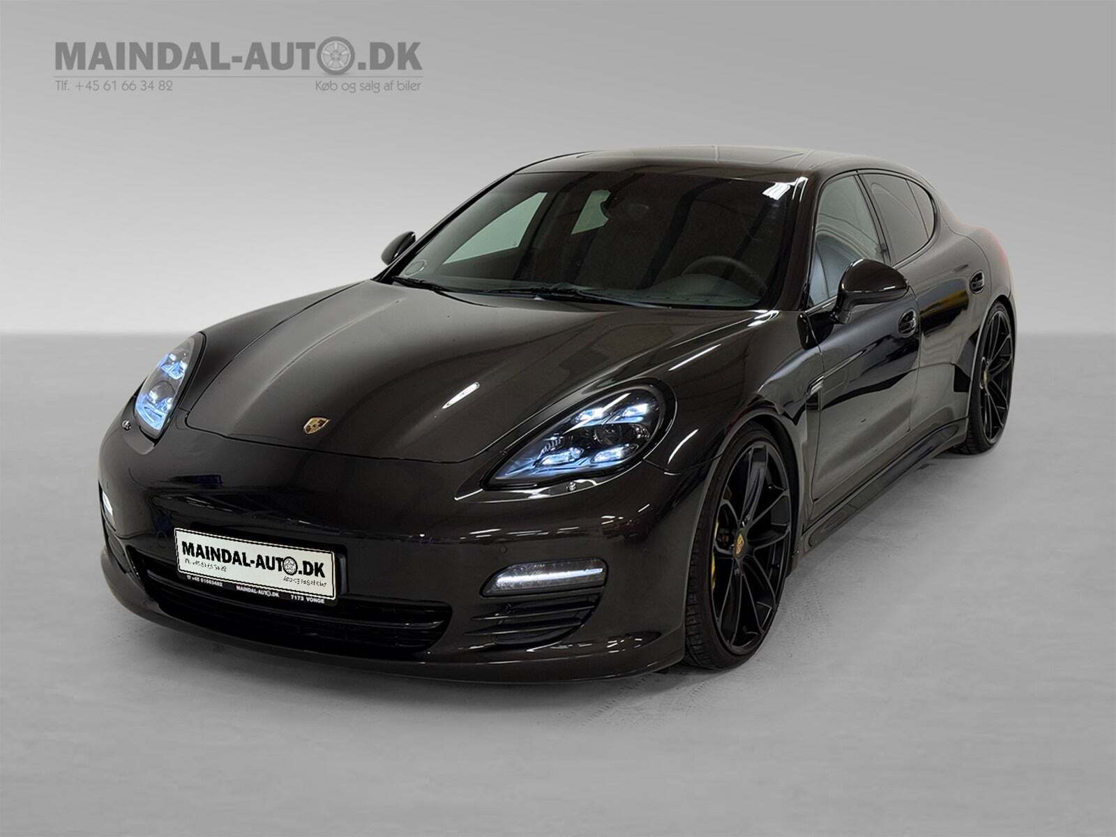 Gul Porsche Panamera S fra 2010