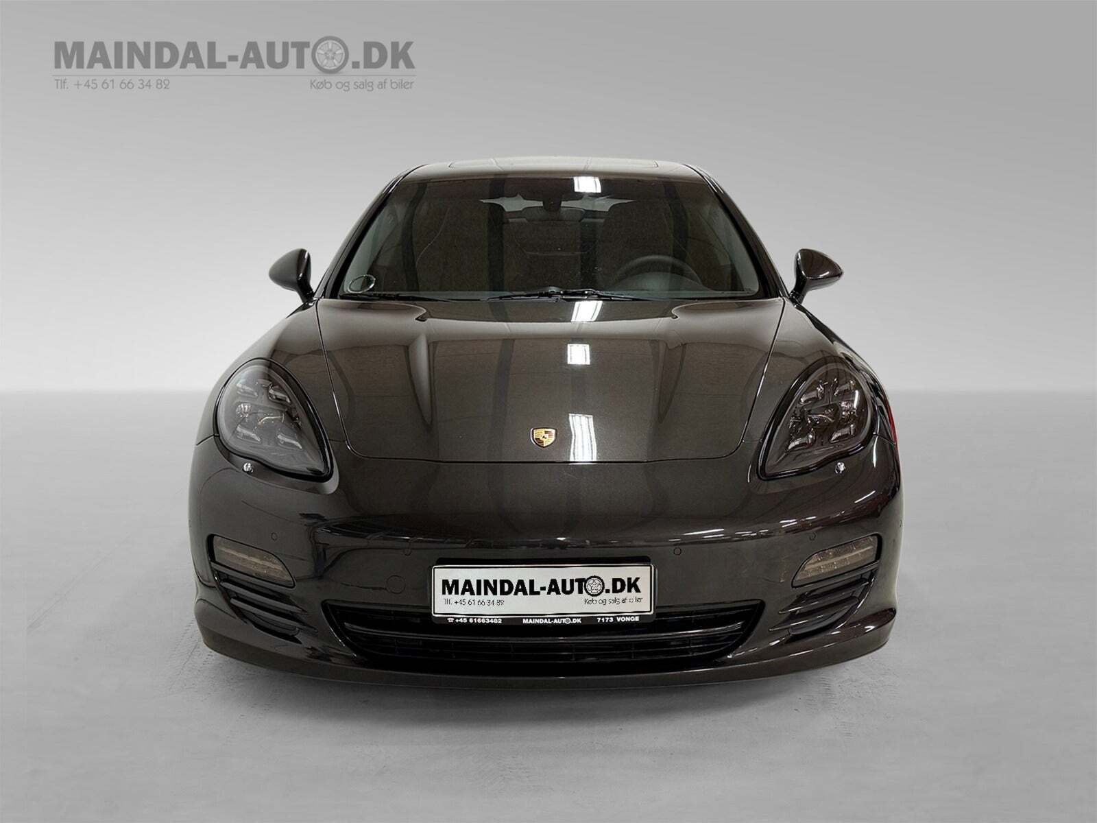 Gul Porsche Panamera S fra 2010