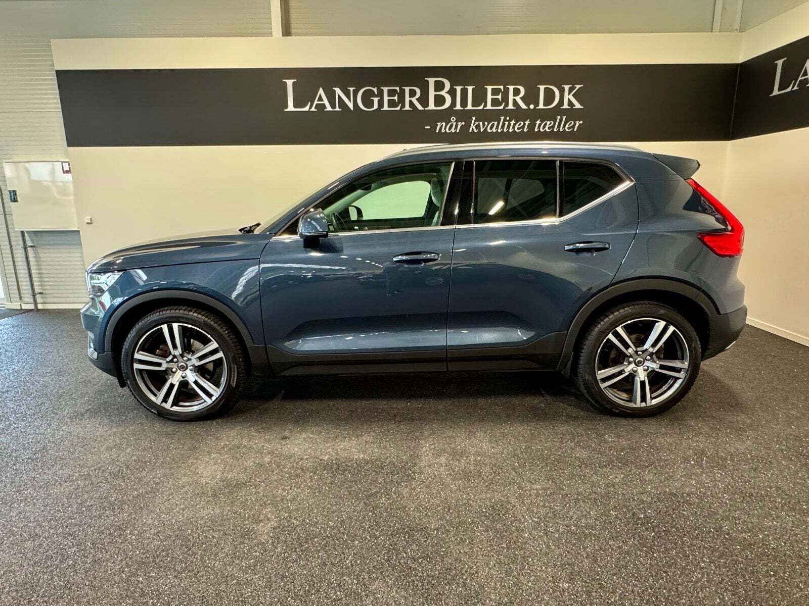 Blå Volvo XC40 fra 2020