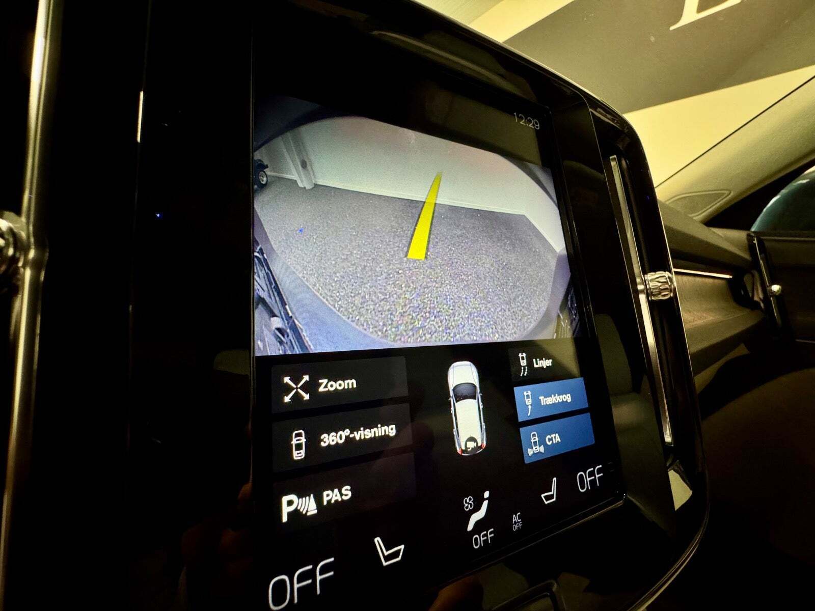 Blå Volvo XC40 fra 2020