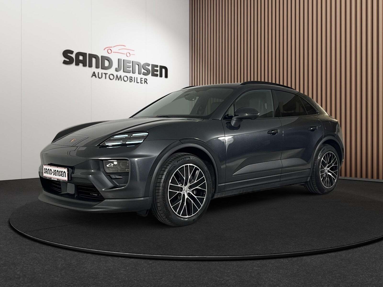 Grå Porsche Macan fra 2025