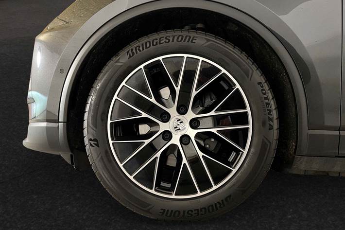 Grå Porsche Macan fra 2025