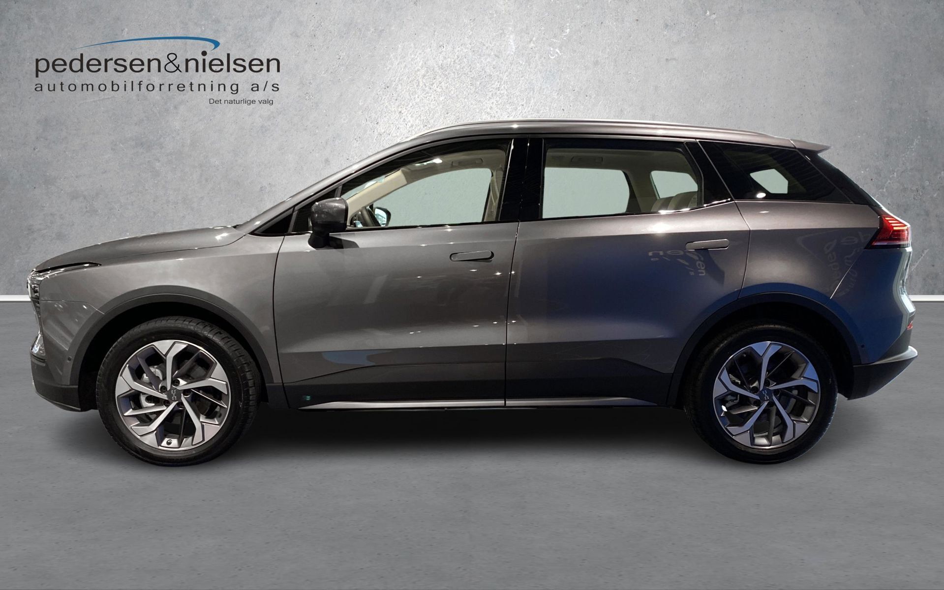 Grå Aiways U5 fra 2025