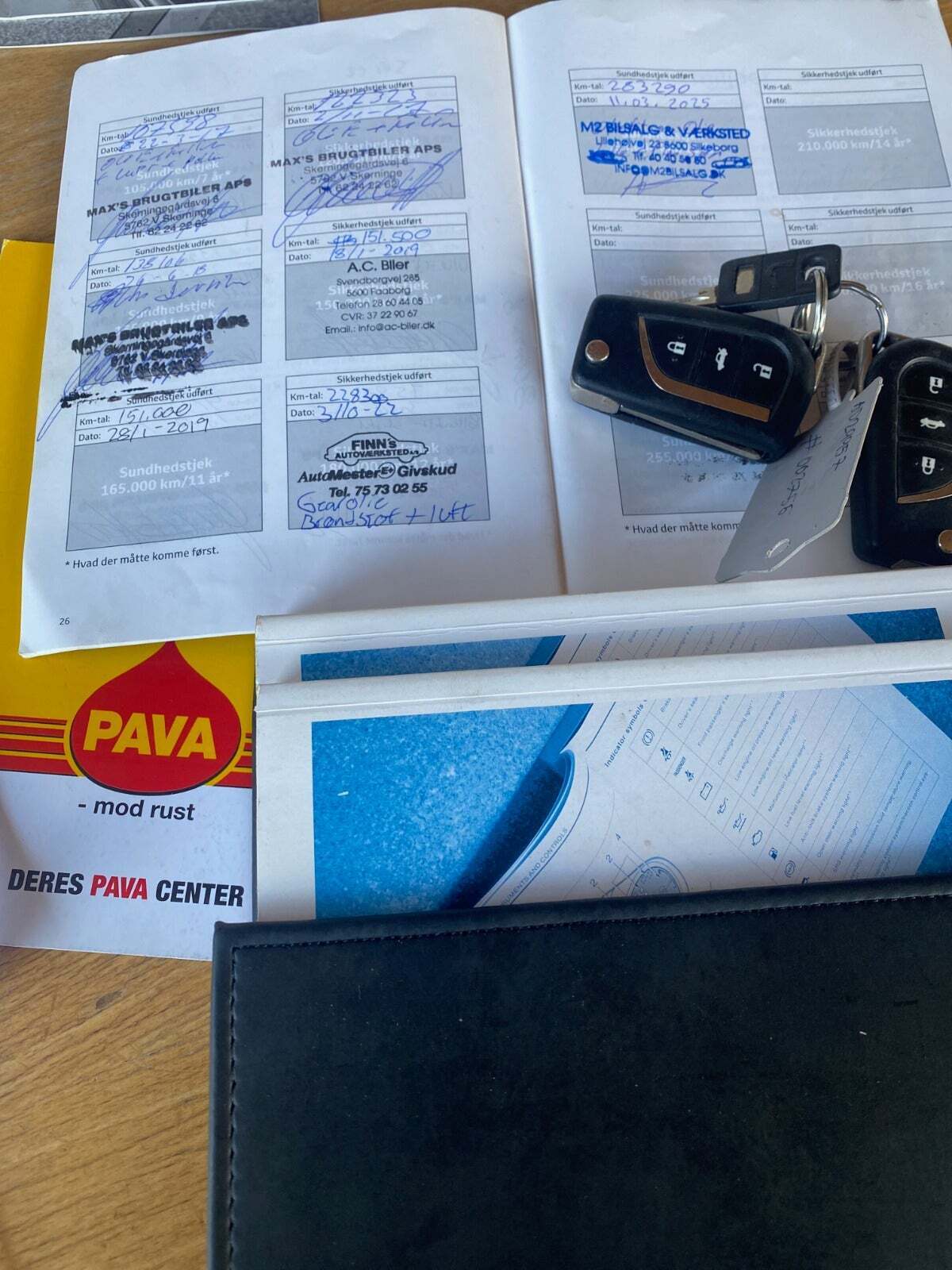 Beige Toyota Auris fra 2012