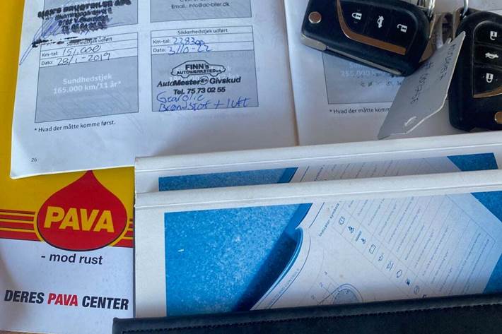 Beige Toyota Auris fra 2012