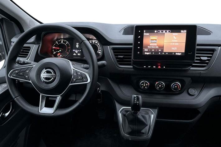 Hvid Nissan Primastar fra 2023