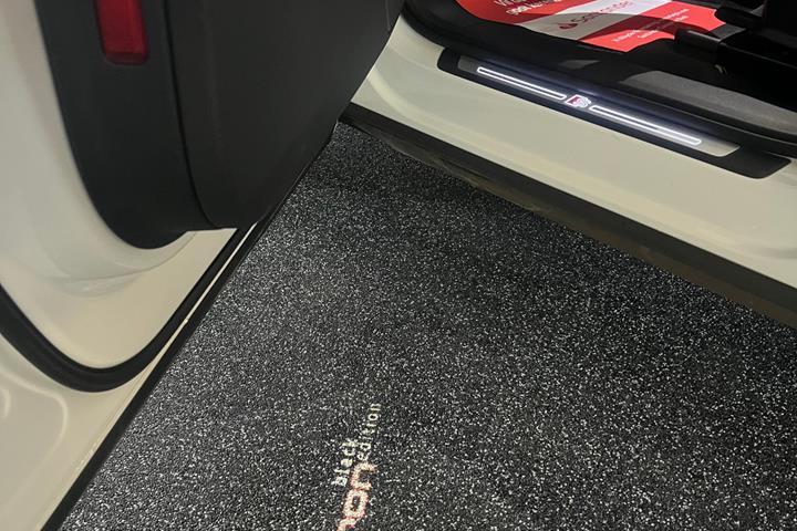Hvid Audi e-tron fra 2022