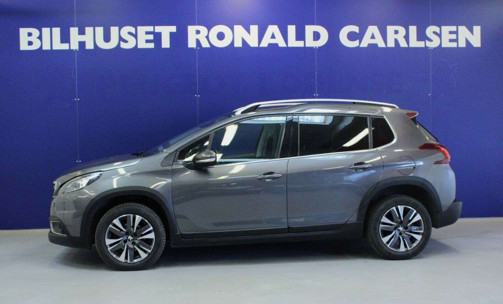Grå Peugeot 2008 fra 2018