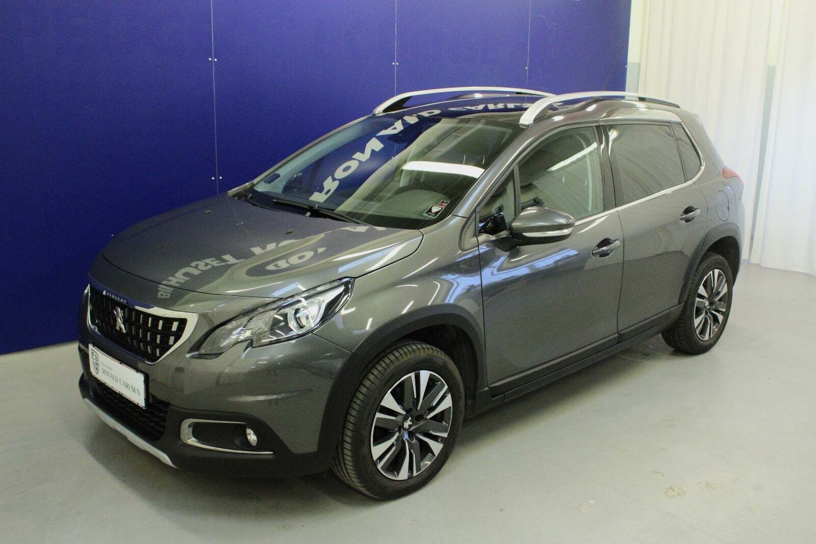Grå Peugeot 2008 fra 2018