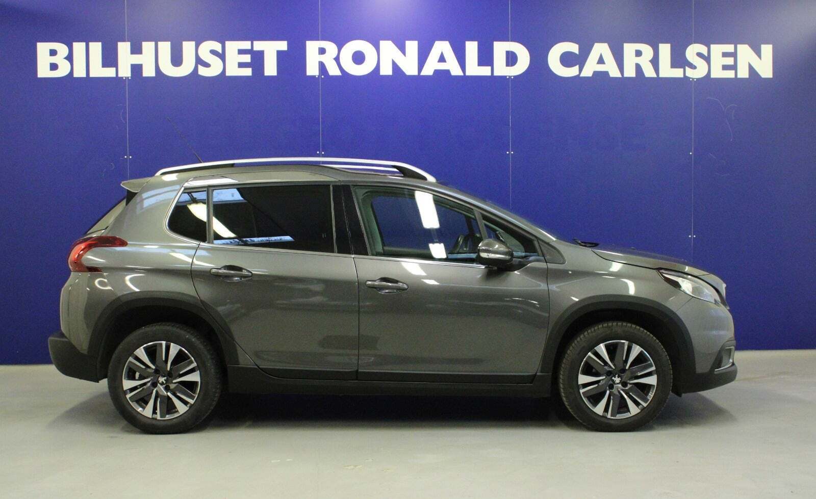 Grå Peugeot 2008 fra 2018