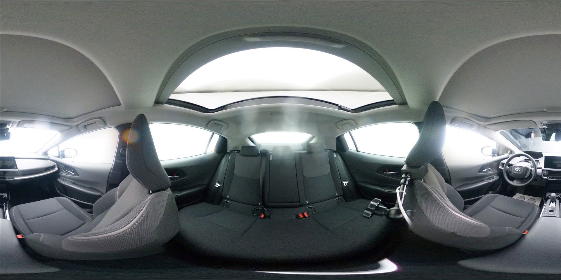 Sort Toyota Prius Plug-in fra 2024