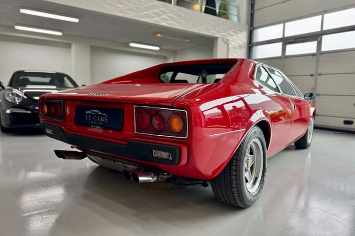 Rød Ferrari 308 fra 1975