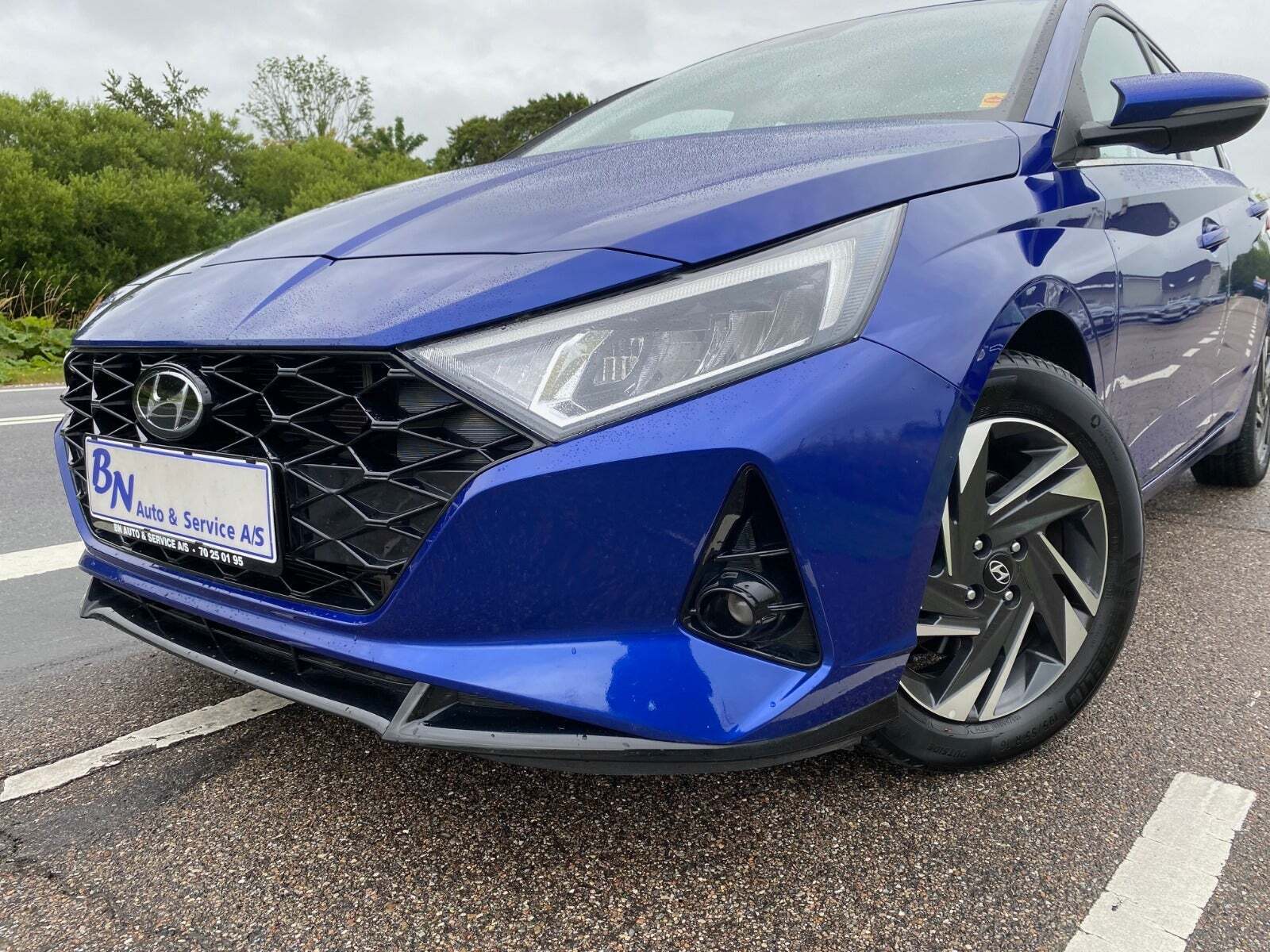 Blå Hyundai i20 fra 2022