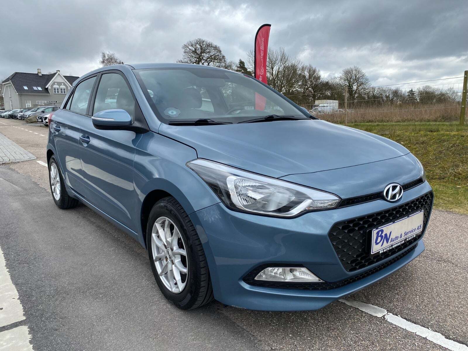 Blå Hyundai i20 fra 2018