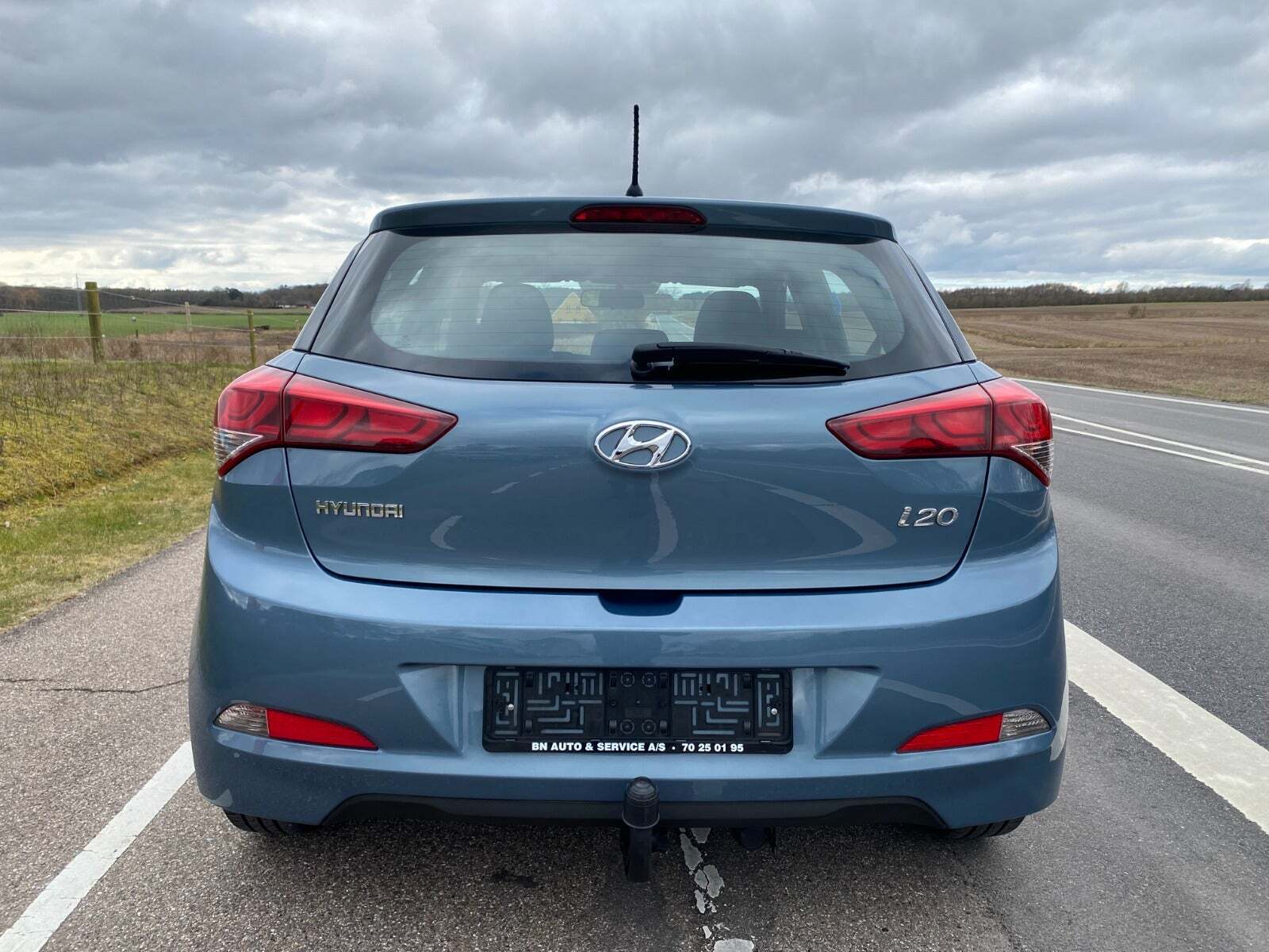 Blå Hyundai i20 fra 2018 set udefra