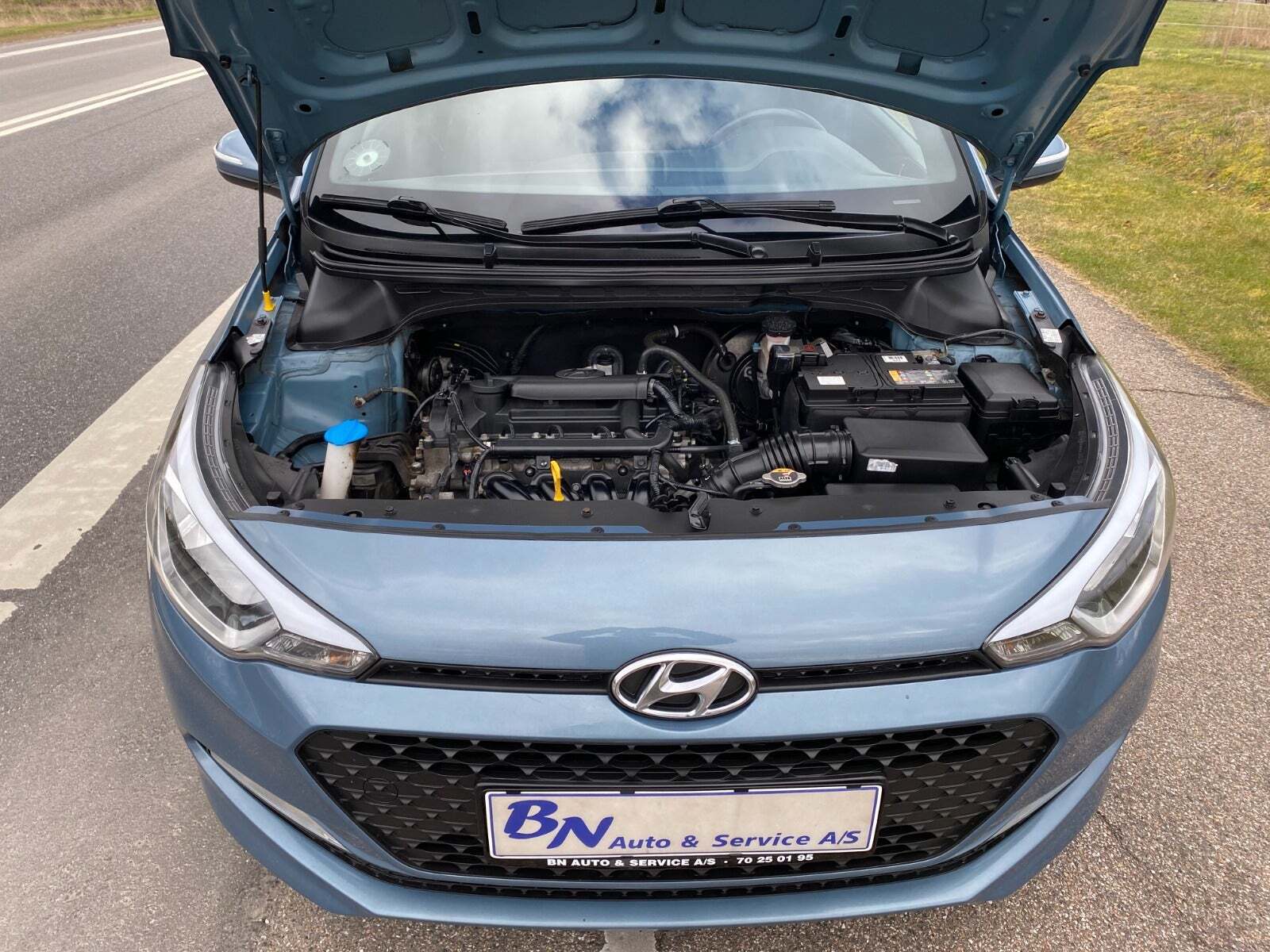 Blå Hyundai i20 fra 2018 set udefra