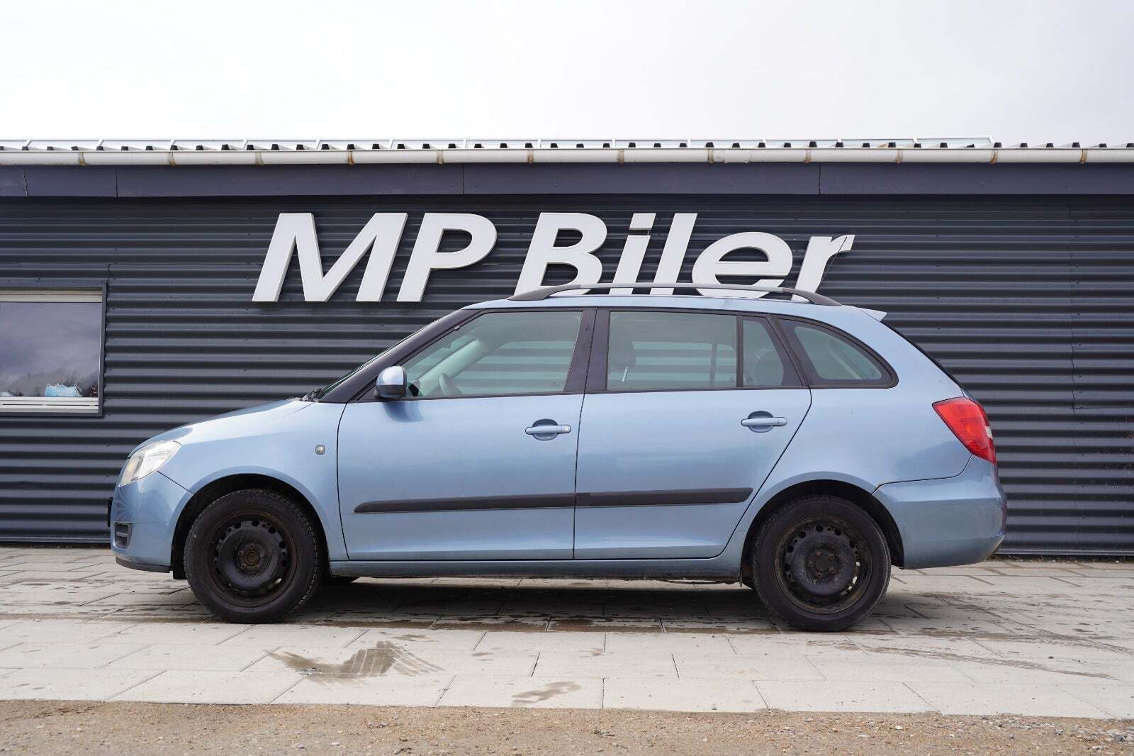 Blå Skoda Fabia fra 2008