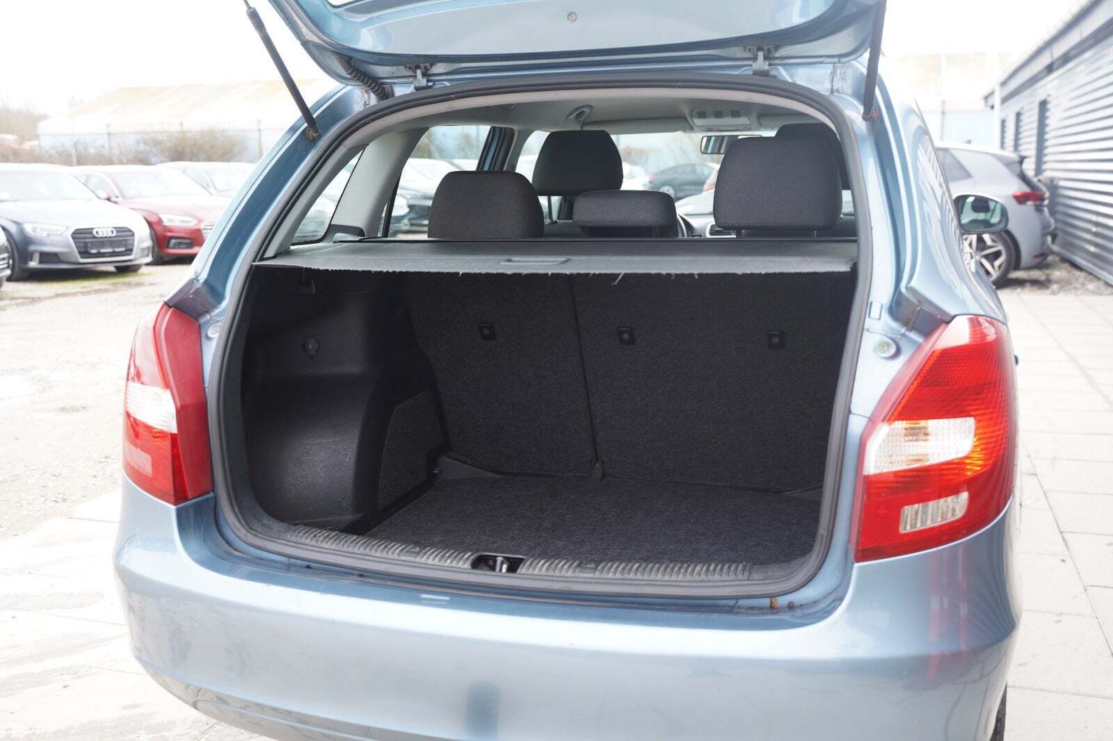 Blå Skoda Fabia fra 2008