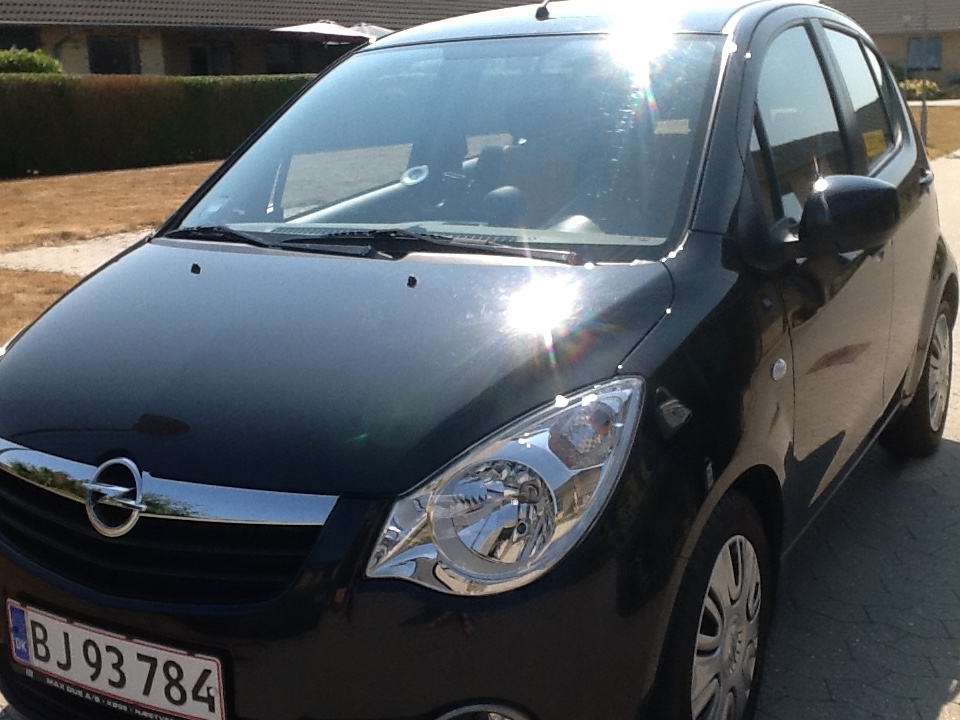 Sort Opel Agila fra 2009