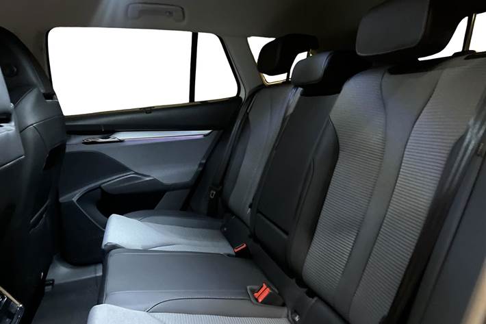 Hvid Skoda Enyaq iV fra 2025