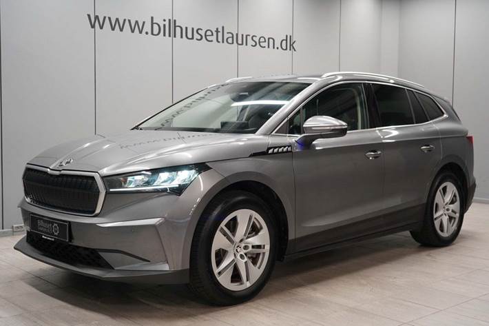 Grå Skoda Enyaq fra 2023 set udefra
