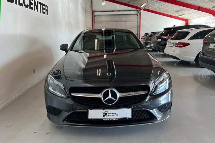Grå Mercedes C220 d fra 2018