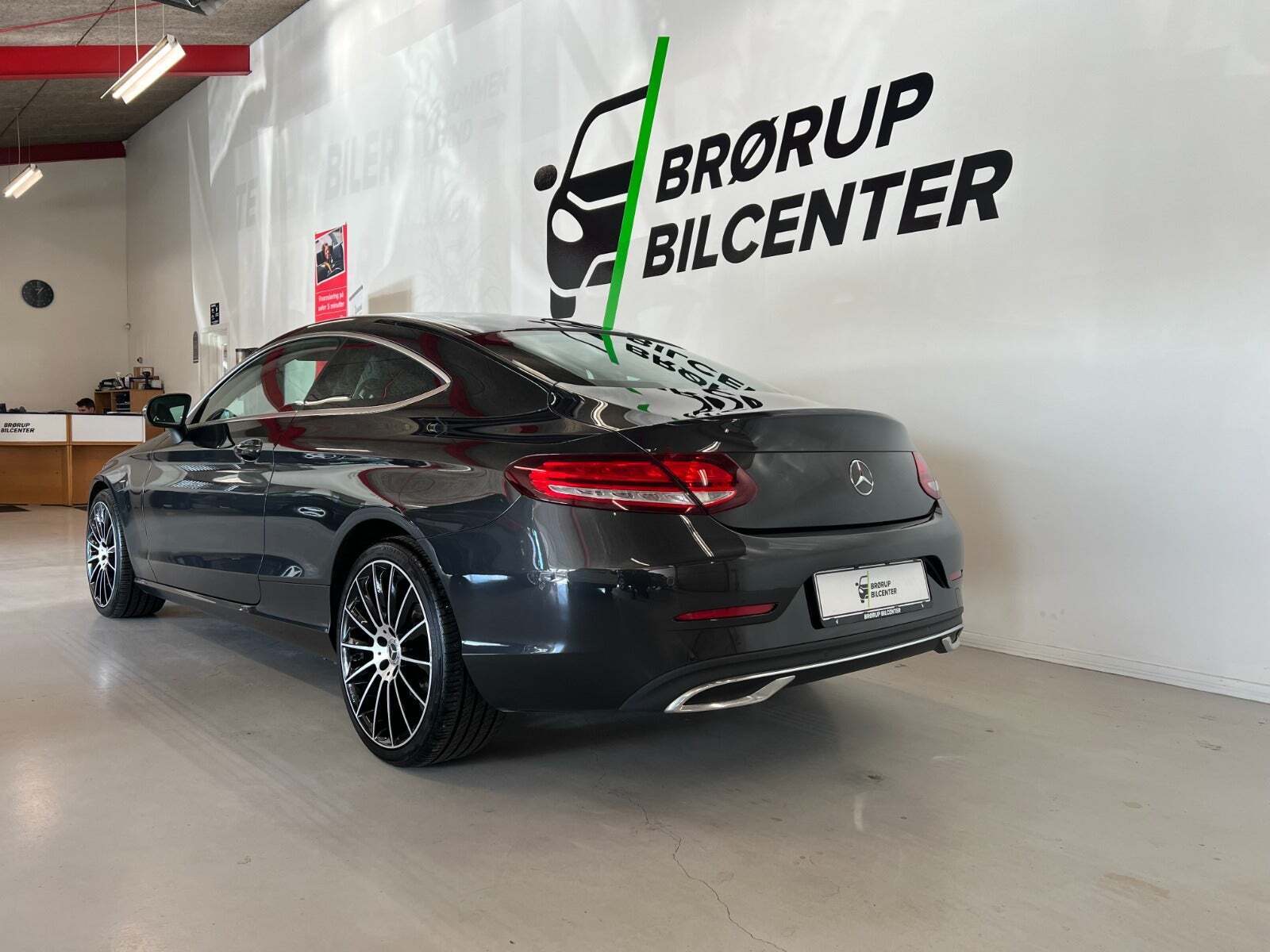 Grå Mercedes C220 d fra 2018