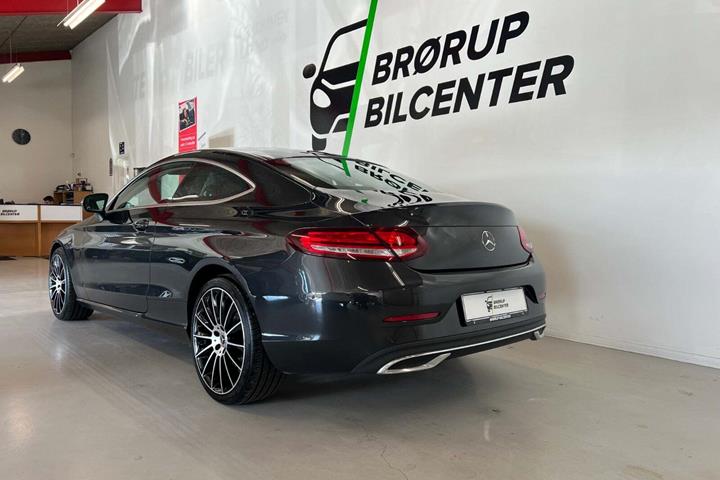 Grå Mercedes C220 d fra 2018