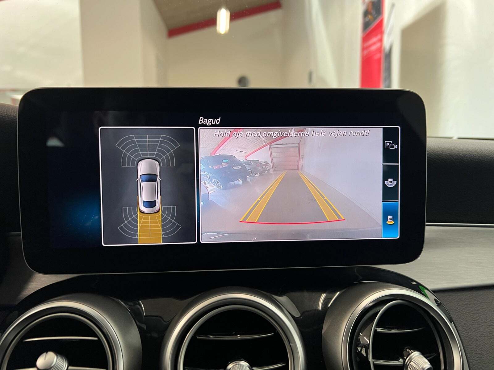 Grå Mercedes C220 d fra 2018