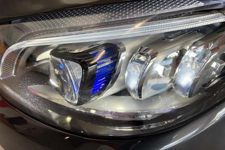 Grå Mercedes C220 d fra 2018