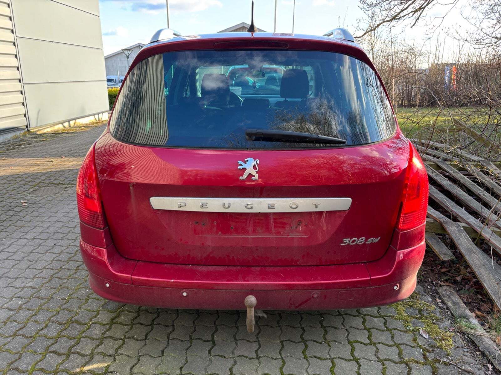 Rød Peugeot 308 fra 2010