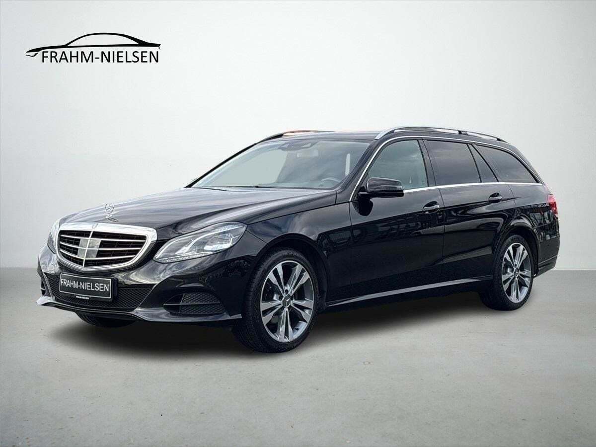 Sort Mercedes E200 fra 2013 set udefra