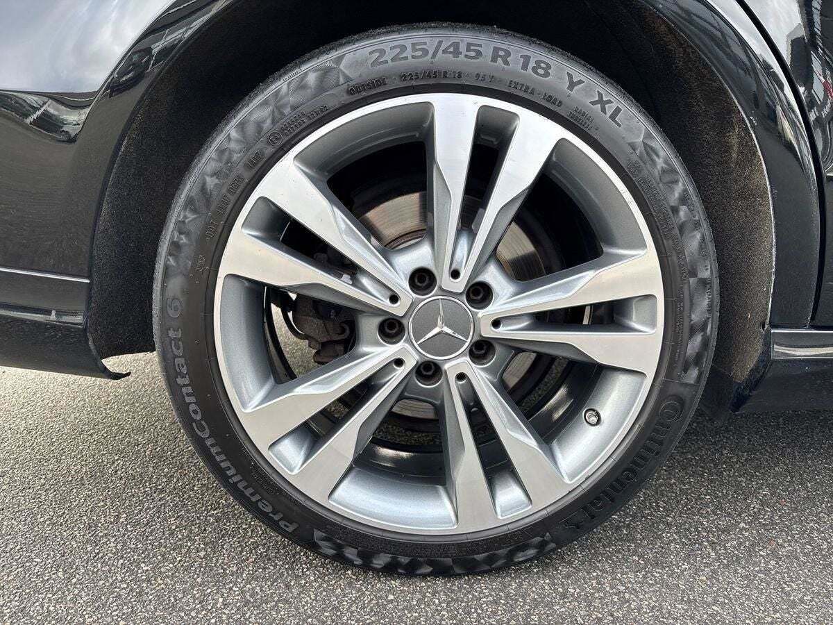 Sort Mercedes E200 fra 2013