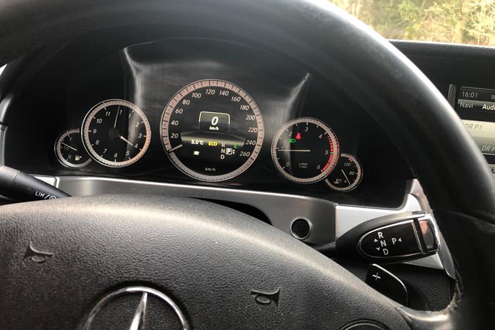 Sort Mercedes E-Klasse fra 2012