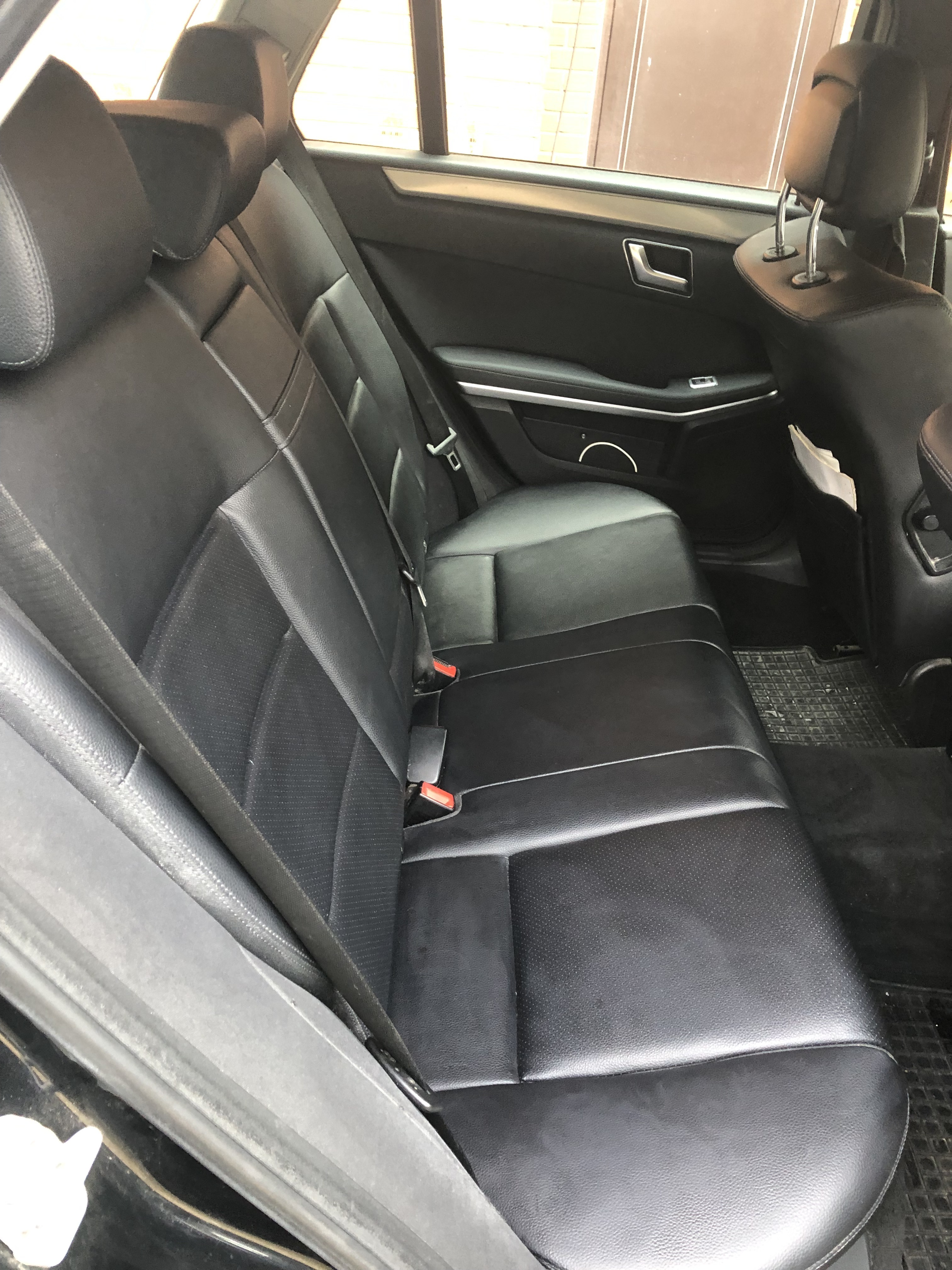 Sort Mercedes E-Klasse fra 2012