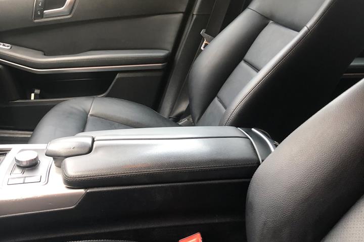 Sort Mercedes E-Klasse fra 2012