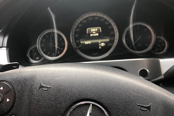 Sort Mercedes E-Klasse fra 2012