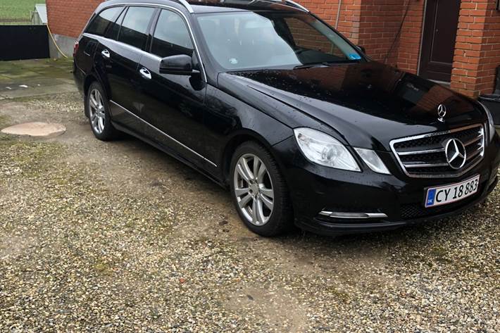 Sort Mercedes E-Klasse fra 2012