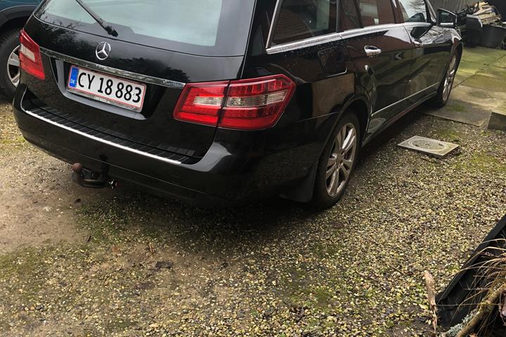Sort Mercedes E-Klasse fra 2012